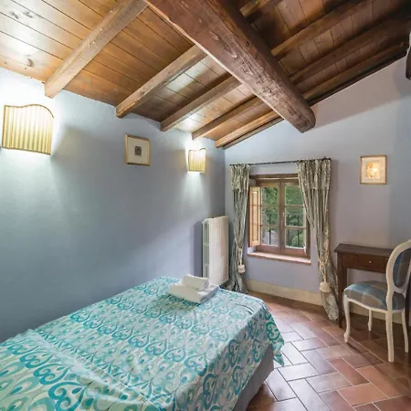 Casa vacanze Nine-Bedroom Holiday Home In Citta?Di Castello Calzolaro