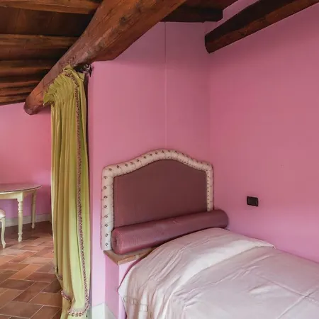 Nine-Bedroom Holiday Home In Citta?Di Castello Casa vacanze